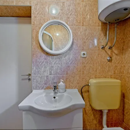 Spacious 50 M From The Apartment Postira