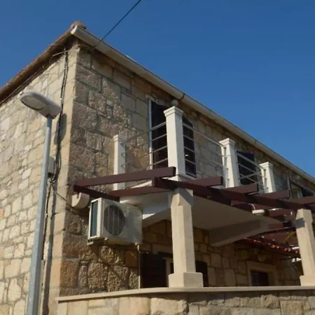 Spacious 50 M From The Apartment *