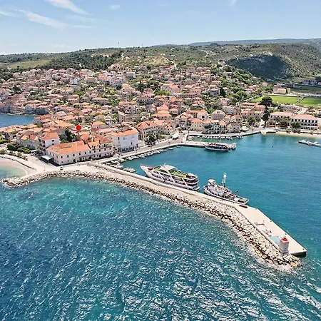 Spacious Apartment 50 M From The Beach