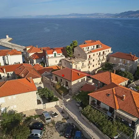 Spacious Apartment 50 M From The Beach Postira