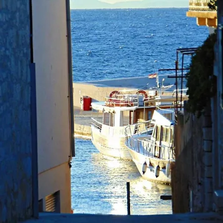 Spacious Apartment 50 M From The Beach