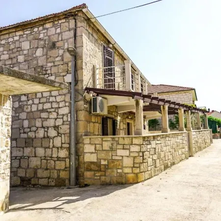 Spacious Apartment 50 M From The Beach * Postira