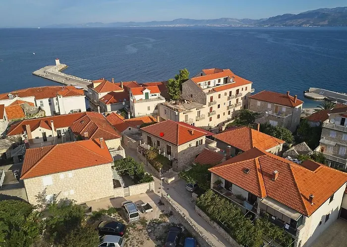 Spacious Apartment 50 M From The Beach Postira