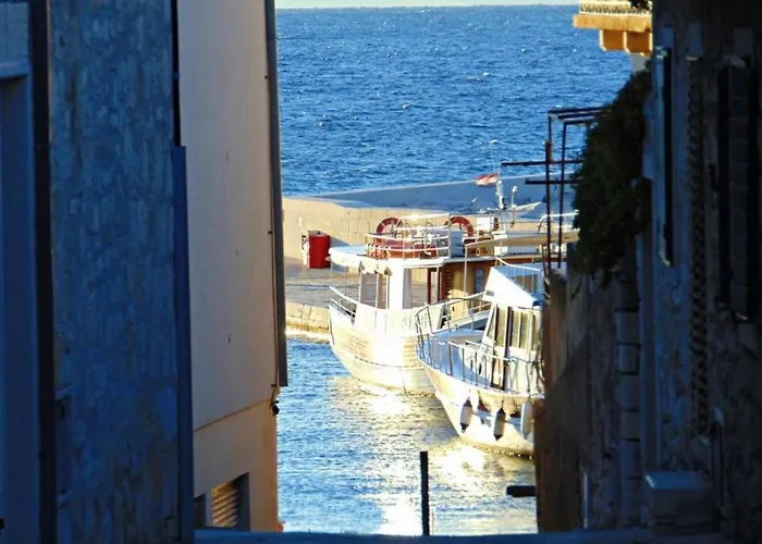 Spacious Apartment 50 M From The Beach