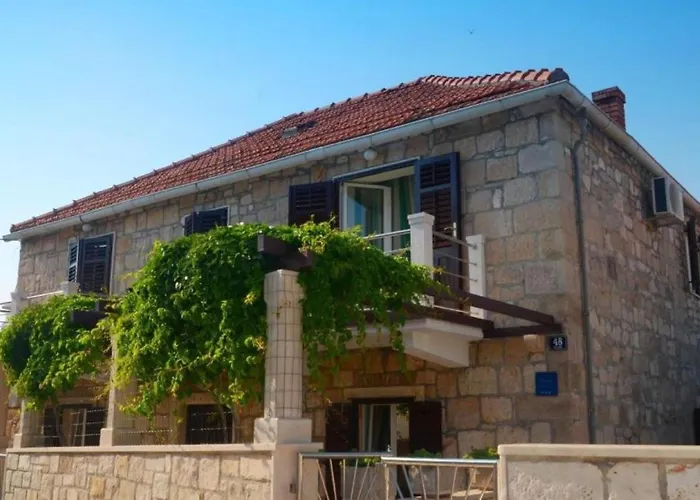 Spacious Apartment 50 M From The Beach *