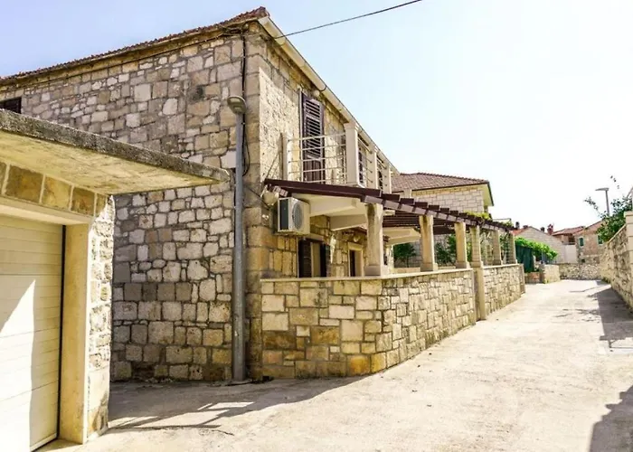 Spacious Apartment 50 M From The Beach * Postira