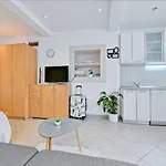 Daire Spacious 50 M From The Postira