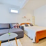 Spacious 50 M From The Daire Postira