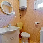 Spacious 50 M From The Daire Postira