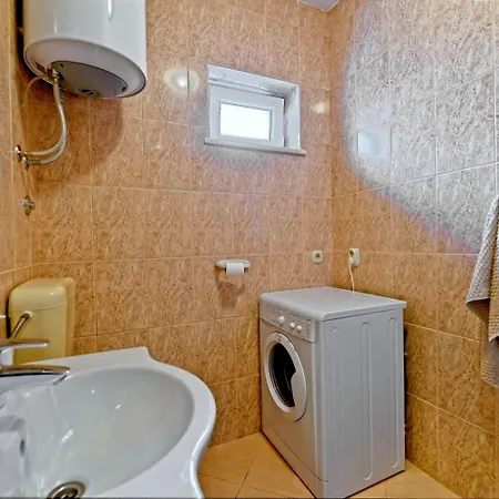 Spacious Apartment 50 M From The Beach