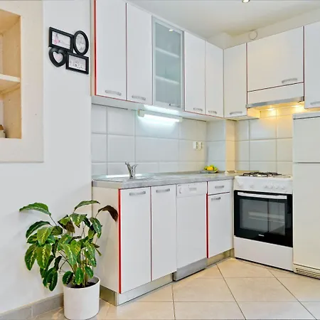 Spacious Apartment 50 M From The Beach Lägenhet Postira