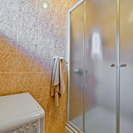 Spacious Apartment 50 M From The Beach Lägenhet