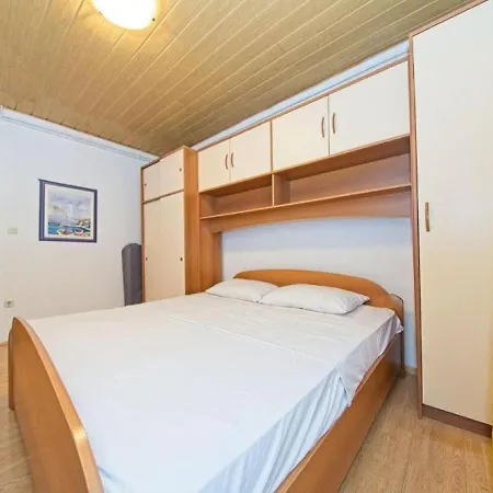 Lägenhet Spacious Apartment 50 M From The Beach